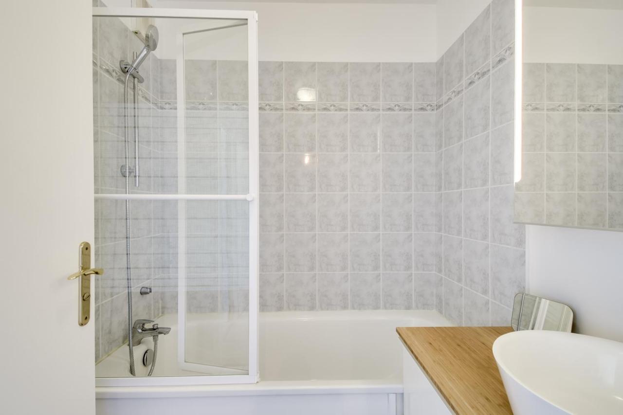 Ferienwohnung Chic Apart With Parking And Balcony Cergy Exterior foto
